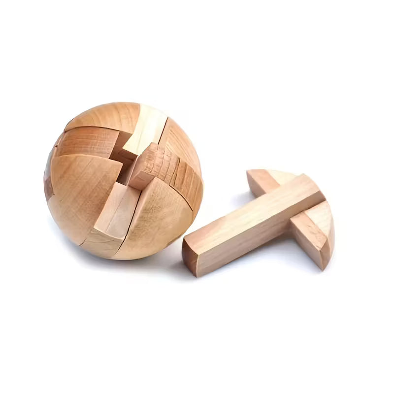 Träpussel kula i plywood, utmanande hjärngympa för barn och vuxna.